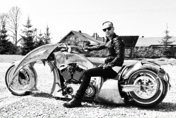Adam „Nergal” Darski testuje Behemoth Bike