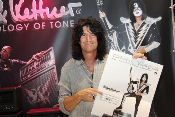 NAMM Show 2013 Tommy Thayer z grupy KISS