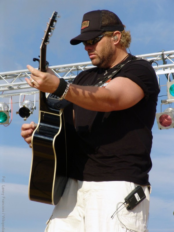 Toby_Keith_in_concert