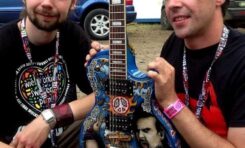 Wylicytuj Woodstockową gitarę dla WOŚP