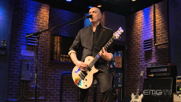 Devin Townsend gra „Kingdom” i „Juular” w EMGtv