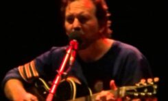 Eddie Vedder (Pearl Jam) i "Imagine" Lennona