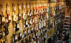 Fender na ścieżce wojennej ze sklepami?