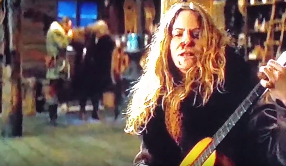 Historyczna gitara Martin zniszczona w filmie Tarantino