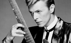 Klip upamiętniający życie i twórczość Davida Bowie