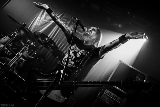 22.10.2016 - Gdynia, Koncert zespołu Corruption n/z Piotr "Aniol" Wacisz – gitara basowa | Fot. Karol Makurat/REPORTER