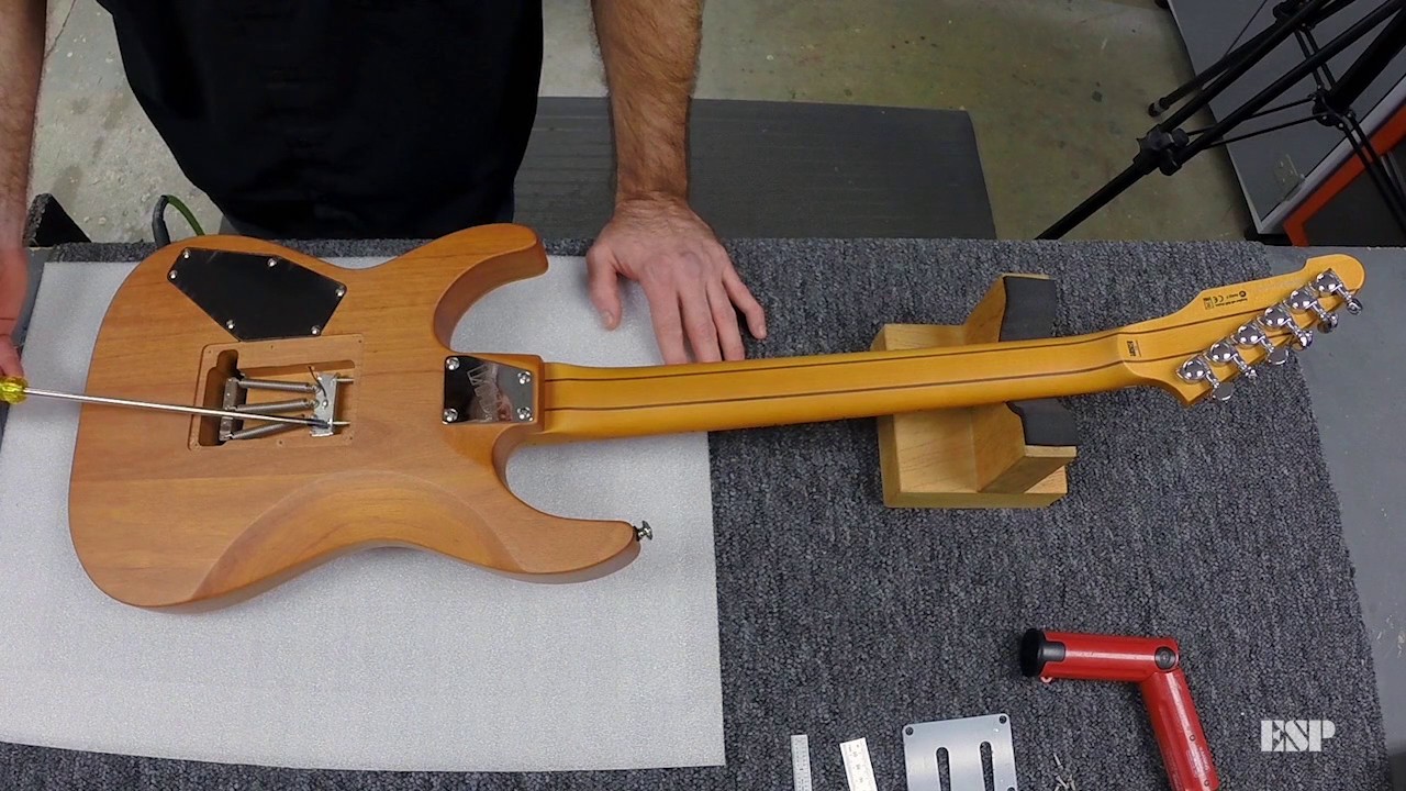 Regulacja mostka typu Floyd Rose