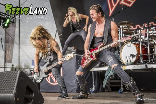 Kissin' Dynamite Reeveland 2017