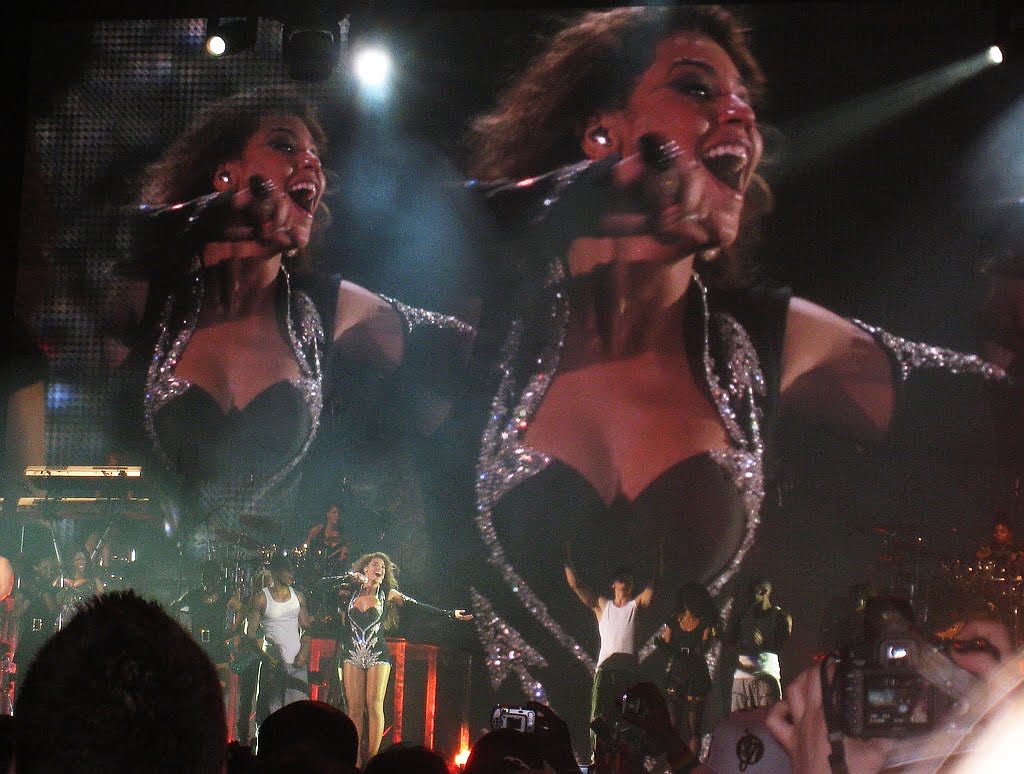 beyonce -bercy 2009 by oouinouin is licensed under CC BY 2.0