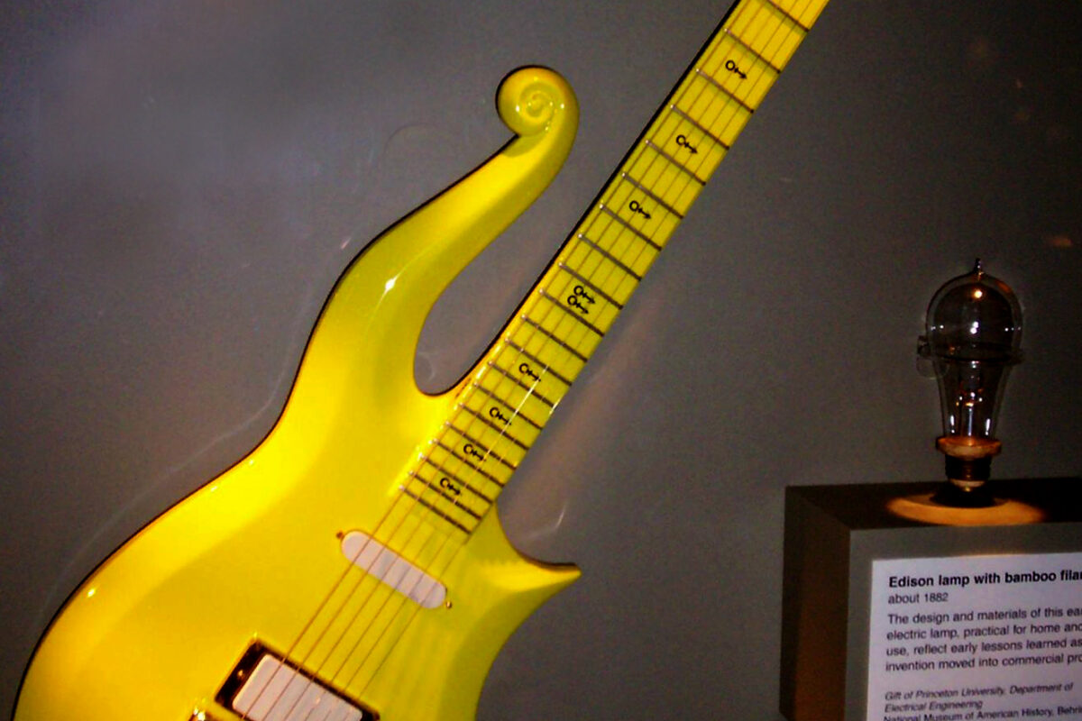 Charakterystyczna gitara Prince’a sprzedana za 225 tys. dolarów