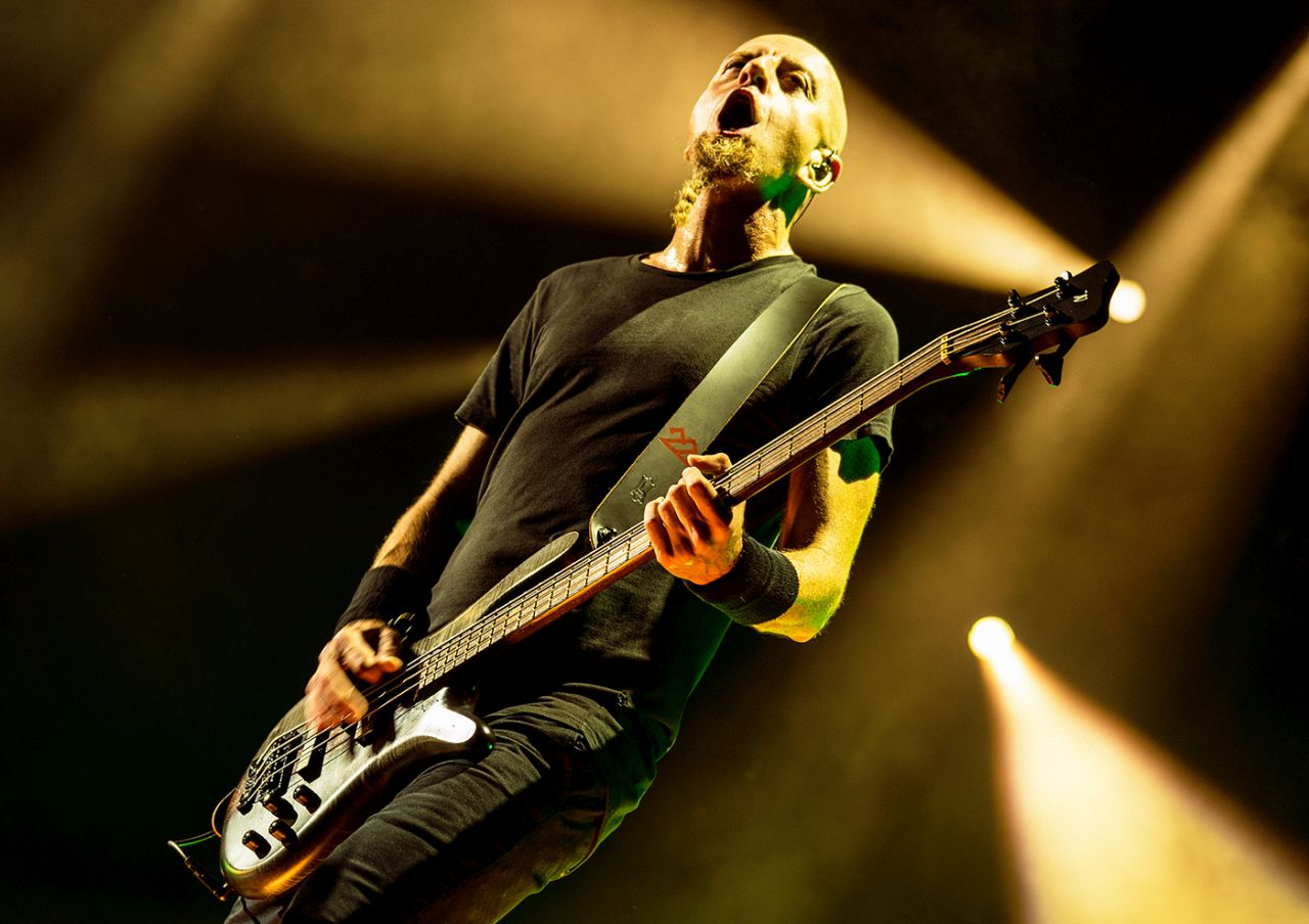Shavo Odadjian, System of a Down, fot. Greg Waterman sm