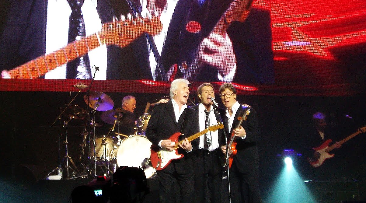 Cliff Richard i The Shadows, fot. Wikipedia na licencji CC