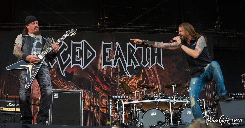 Jon Schaffer i Stu Block z Iced Earth, fot. Rubén G. Herrera na licencji CC BY-NC-SA 2.0