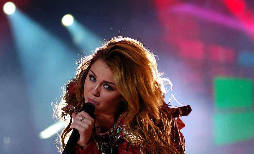 Miley Cyrus, fot. rodrigodizzlecciko na licencji CC BY 2.0