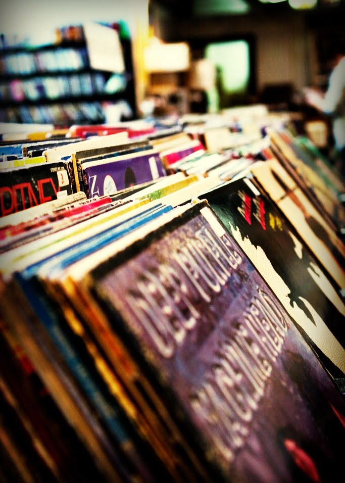 Old Vinyl, fot. fensterbme na licencji CC BY-NC 2.0