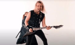 Andrey Smirnoff z gitarą E-II Arrow w utworze „Samurai”