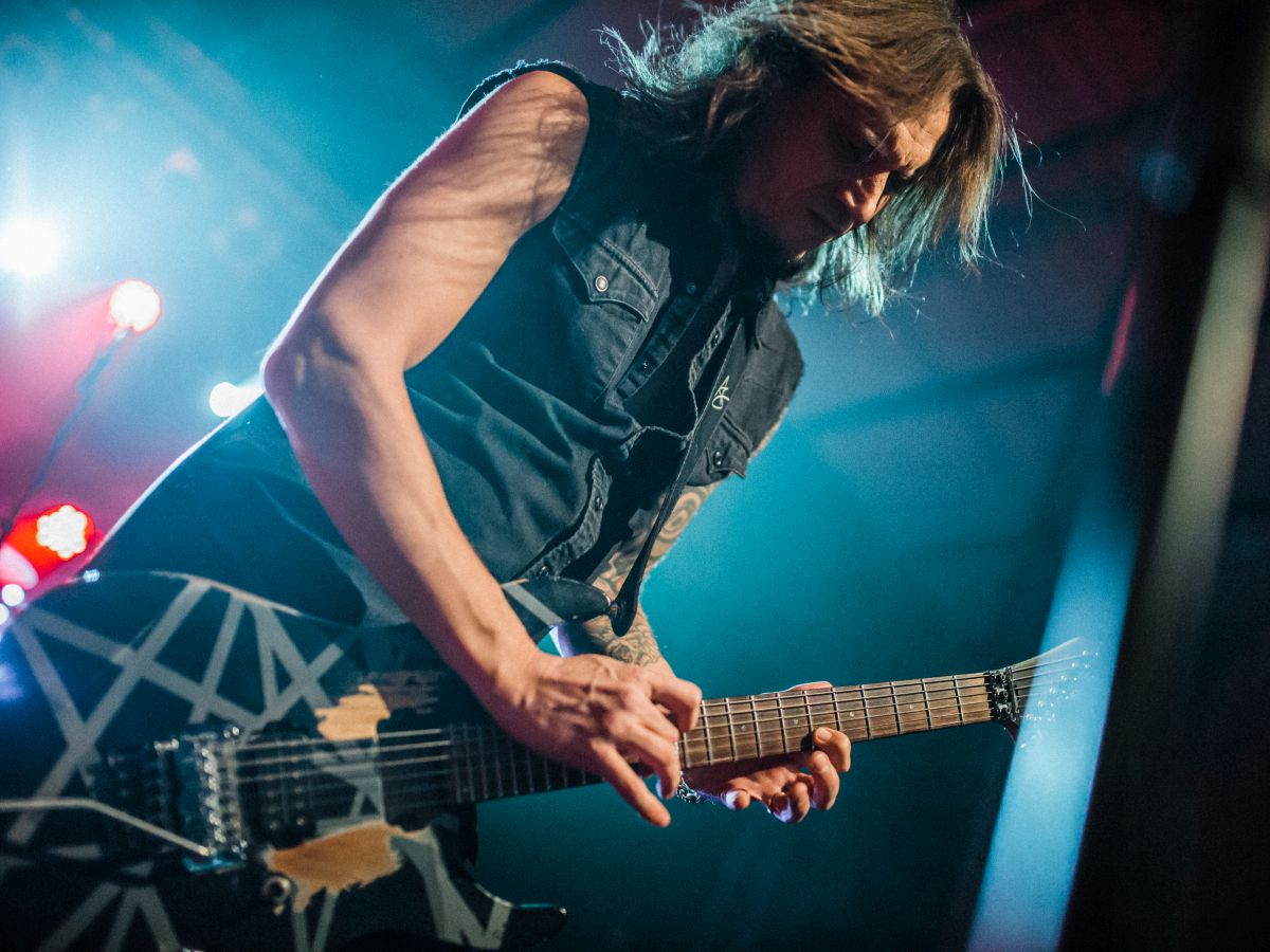 Gitarzysta Alex Scholpp, fot. Valentin Zwick Photography