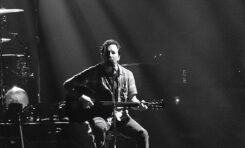 „Long Way” - nowy singiel Eddiego Veddera. To pierwsza zapowiedź solowej płyty.