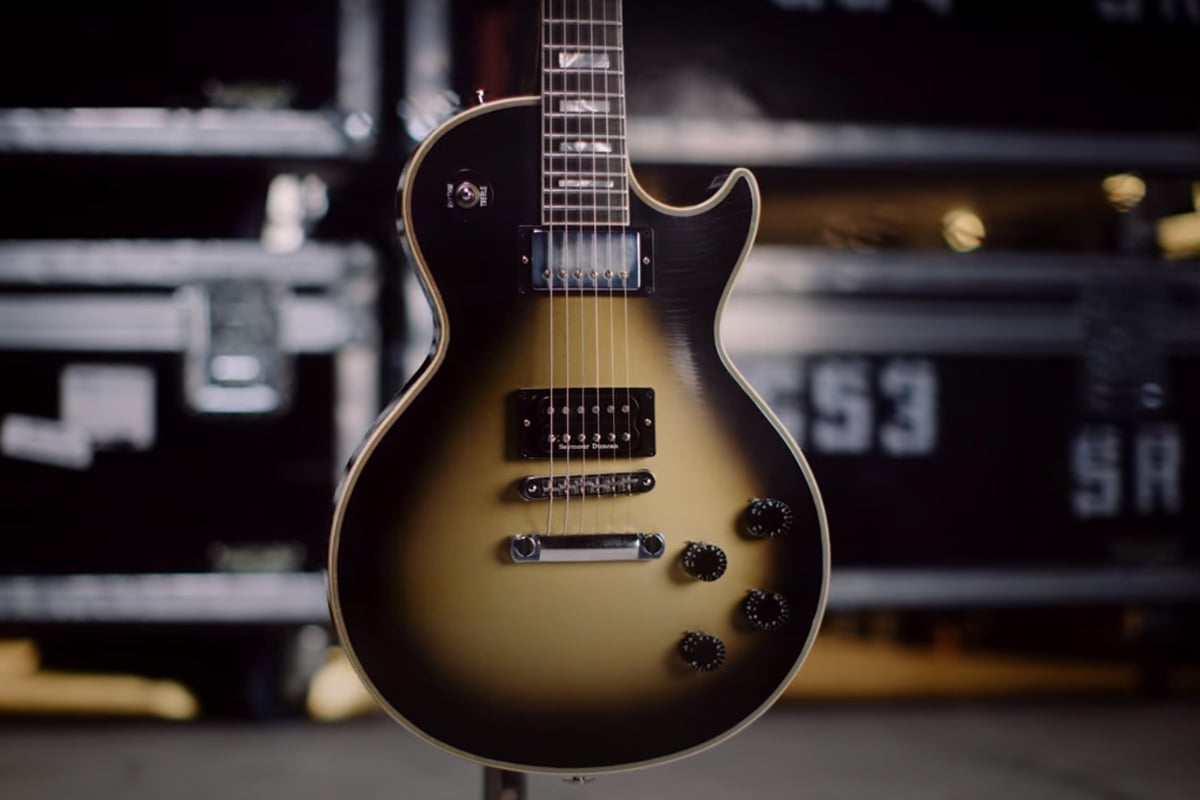 Adam Jones 1979V2 Les Paul Custom (fot. YouTube / Gibson)