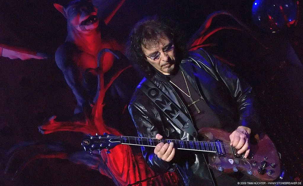 Tony Iommi bierze się do roboty: „Mam na telefonie czterysta lub pięćset riffów”