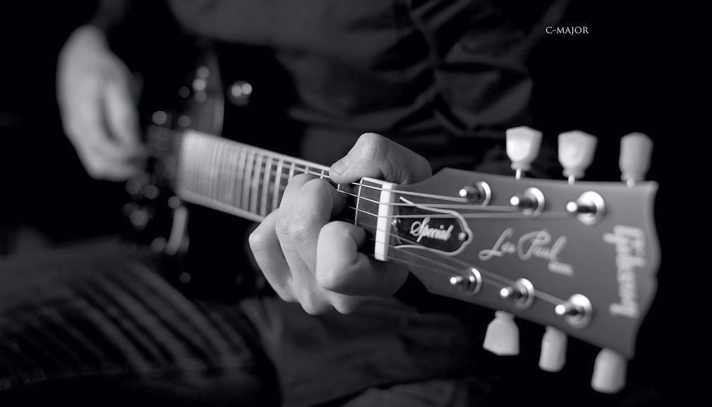Gama C-dur na gitarze. 3 najlepsze lekcje na YouTube