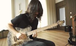 Mateus Asato gra The Beatles techniką fingerstyle