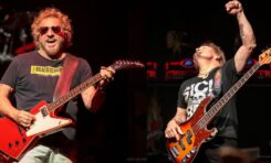 Połowa składu Van Halen wykonuje "Runnin' With The Devil" i "Ain't Talkin' 'Bout Love". Michael Anthony na wokalu!