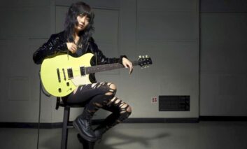 Alicia Rei Kim o nowej gitarze Yamaha Revstar Element RSE20: "Byłam bardzo szczęśliwa gdy ją dostałam, niemal krzyczałam"