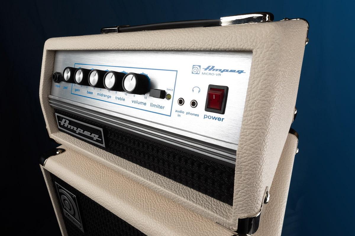 Ampeg Micro VR Stack Limited Edition White (fot. Ampeg)