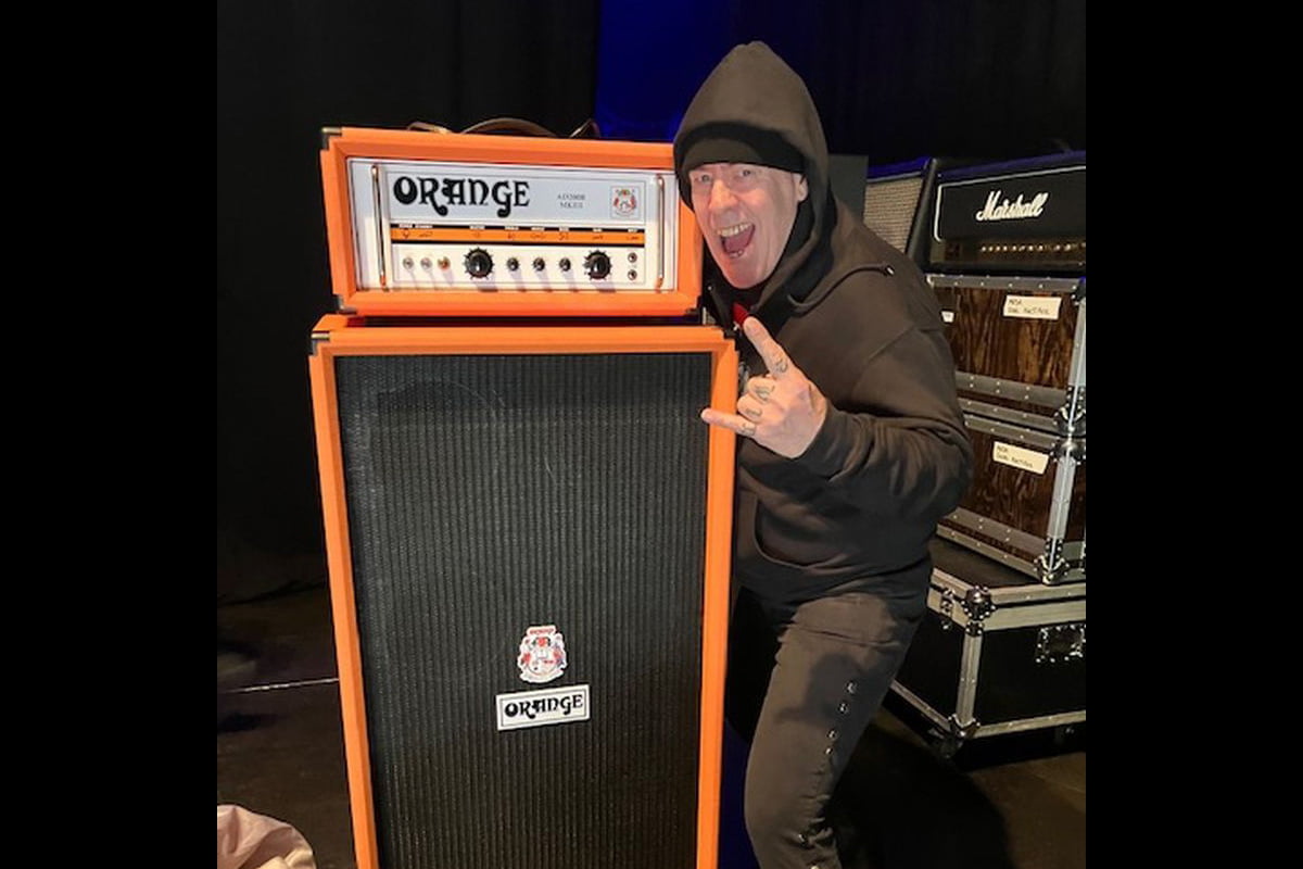 Tony Dolan Orange AD200B MkIII OBC810 (fot. Orange Amplification)