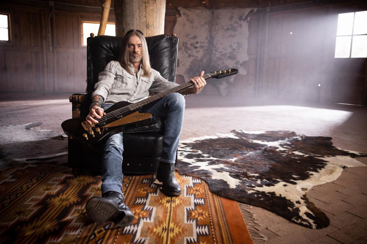 Rex Brown i Gibson Rex Brown Signature Thunderbird (fot. Gibson)