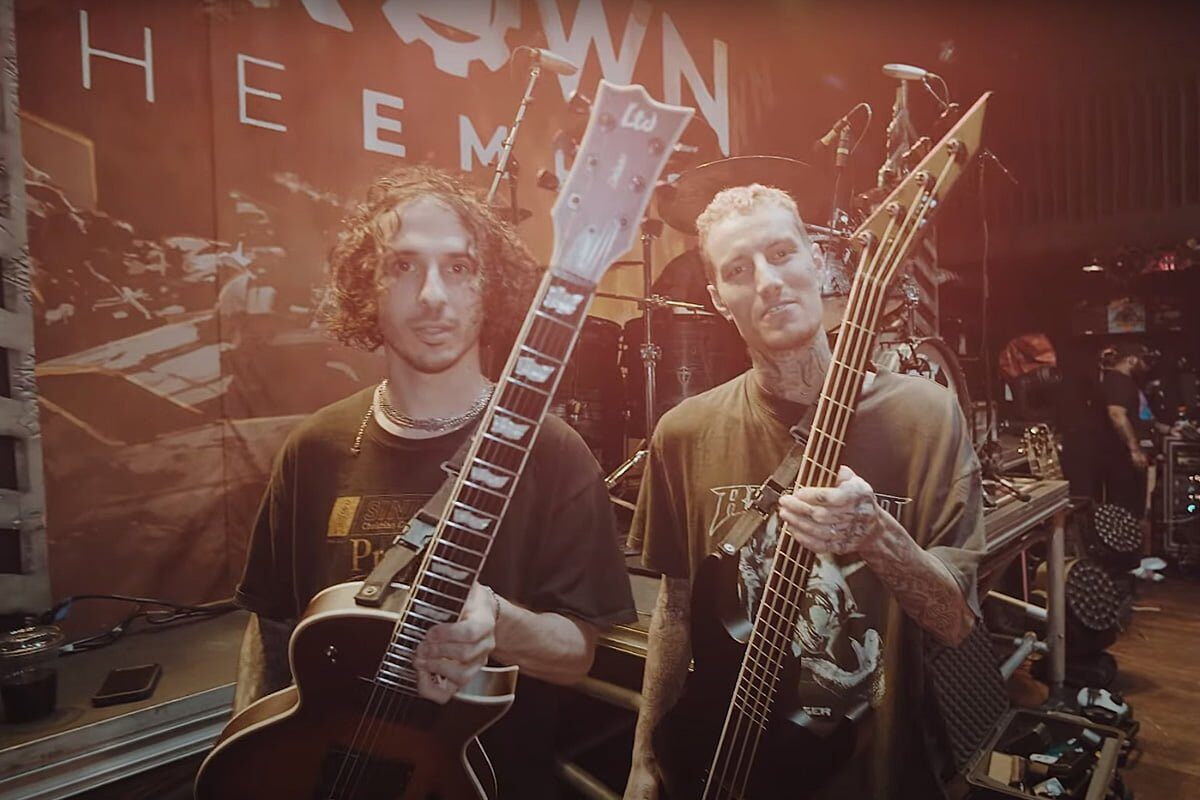 Muzycy zespołu Crown the Empire endorserami ESP Guitars