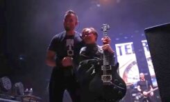 Mark Tremonti oddał swoją gitarę młodej fance podczas koncertu w Mediolanie