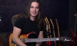Kiko Loureiro pokazuje jak zagrać solówkę z utworu "We'll Be Back" z ostatniego albumu Megadeth