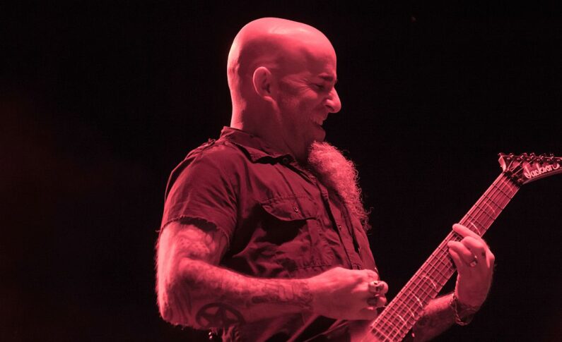 Scott Ian: "Najbardziej niedocenianym gitarzystą rytmicznym w świecie metalu jest Kirk Hammett"