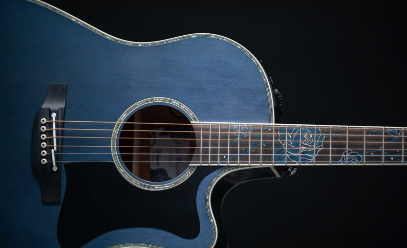 Gitara Takamine LTD2021 od Krzysztofa Zalewskiego na aukcji WOŚP 2023
