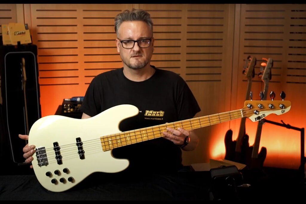 Markbass Gloxy GV4 + Markbass Strings Groove (fot. YouTube / Konsbud Audio)