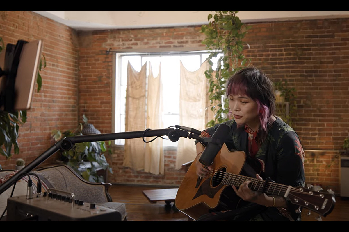Yvette Young Yamaha Rec’n’Share THR30IIA Wireless A5R AR (fot. YouTube / Yamaha Guitars)