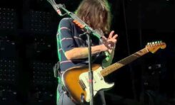 John Frusciante w mgnieniu oka poradził sobie z problemem podczas solówki