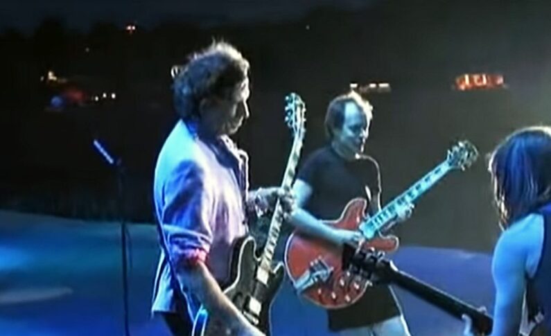 Keith Richards o AC/DC: "To nie są dwie gitary, staje się ich pięć, sześć, dziesięć!"
