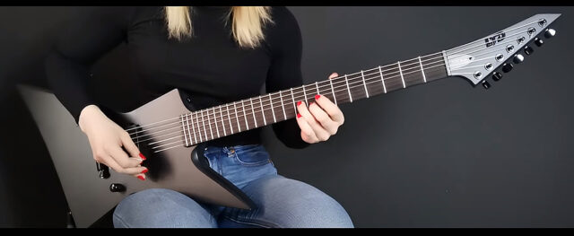 Alex S LTD EX-7 Baritone Black Metal (fot. YouTube / Alex S)