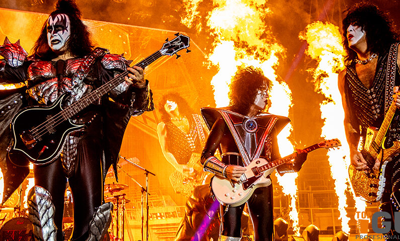 Ostatni pocałunek? Pożegnalny koncert KISS w krakowskiej Tauron Arenie „END OF THE ROAD TOUR”.
