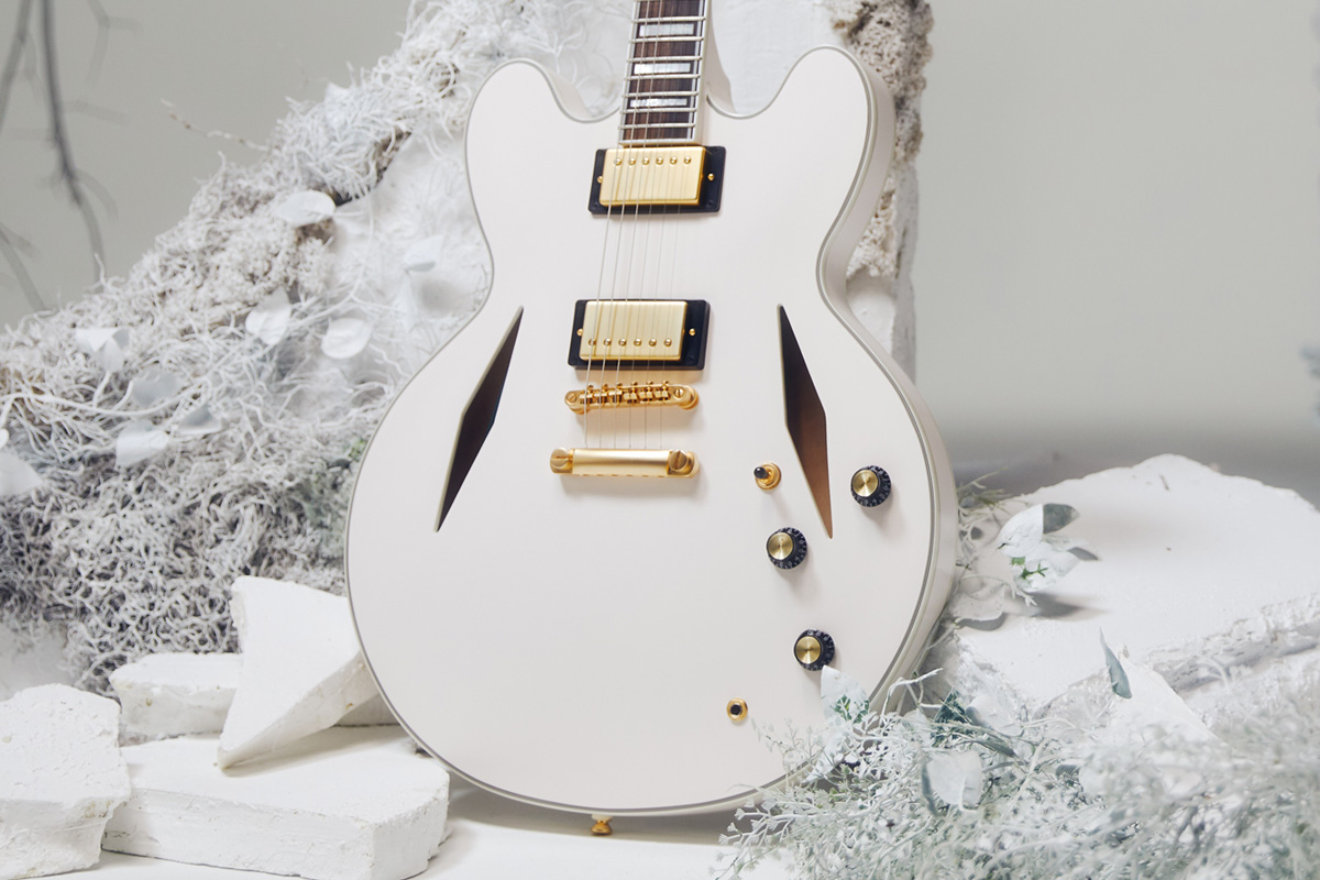 Epiphone Emily Wolfe „White Wolfe” Sheraton (fot. Epiphone)