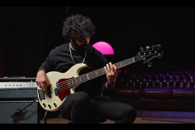 Vincen García Yamaha BBP34 BBP35 (fot. YouTube / Yamaha Guitars)