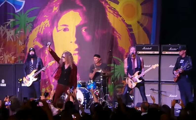 Joe Bonamassa, Glenn Hughes oraz Chad Smith zagrali ogniste wersje "Mistreated", "Highway Star" i "Burn" z repertuaru Deep Purple