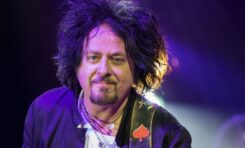 Steve Lukather wspomina pewien sabotaż: "Otwieraliśmy występy Rush, a oni wyciągnęli nam wtyczkę z gniazdka"