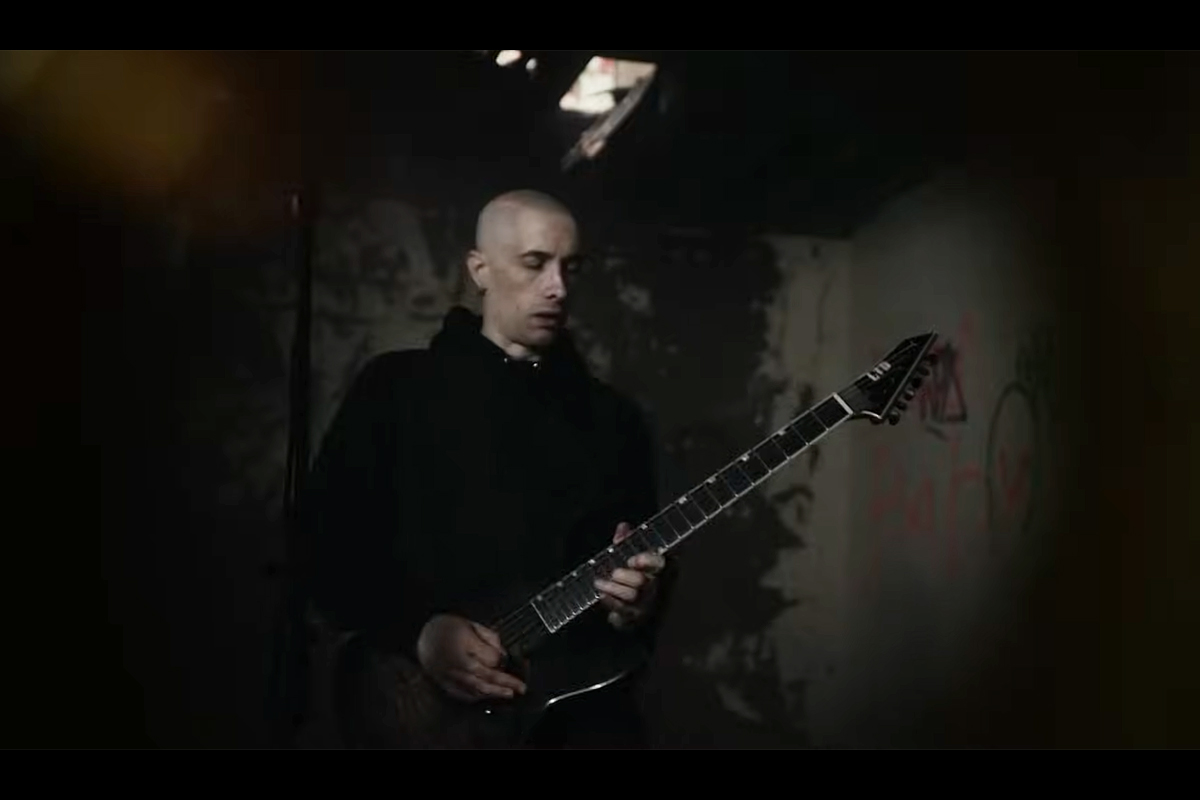 Josh Middleton LTD JM-II Sylosis „Descent” (fot. YouTube / Nuclear Blast Records)