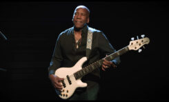 Nathan East gra „GINZAHA” na basie Yamaha BBNE2