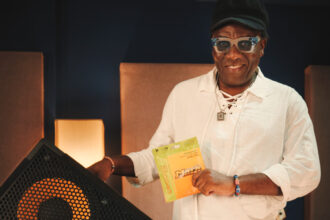 Richard Bona i struny MarkStrings Groove (fot. Markbass)