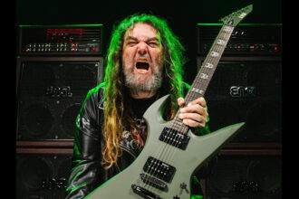 Max Cavalera z gitarą LTD MAX-200 RPR (fot. ESP Guitars)